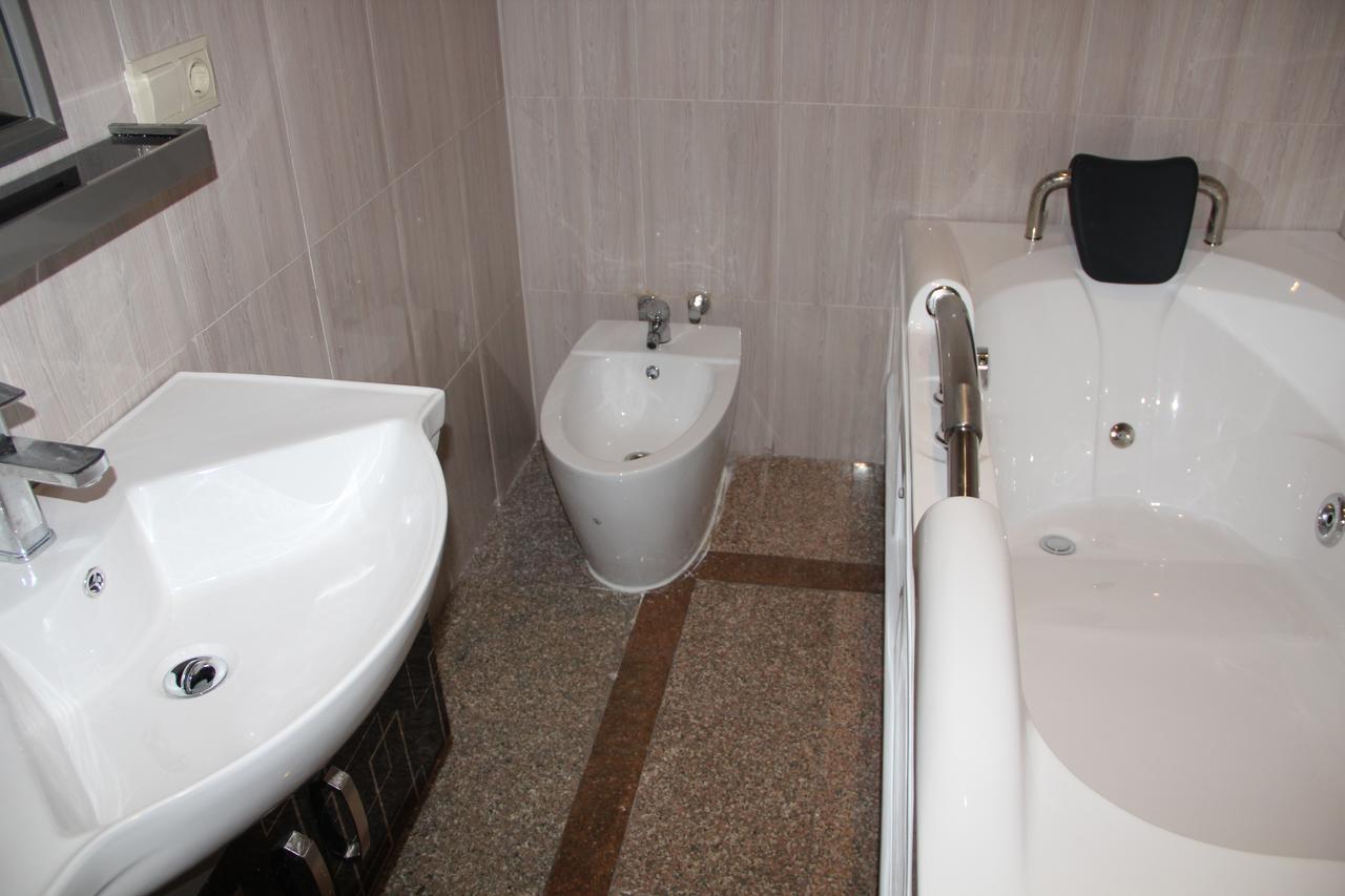 Hotel Park Green Poti Luaran gambar